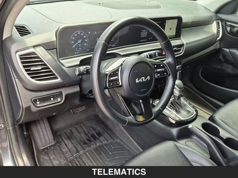 Used 2024 Kia Seltos EX AWD/4WD image 16