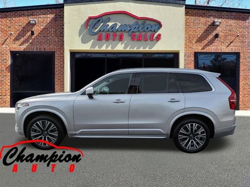 Used 2020 Volvo XC90 T6 Momentum w/ Protection Package Premier image 10