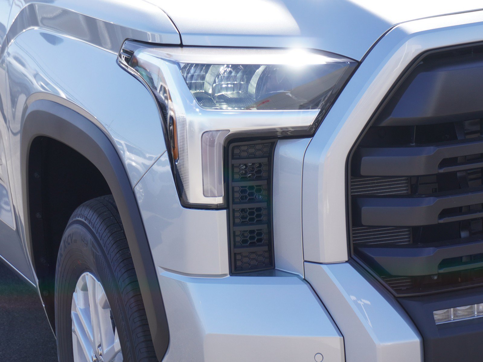 New 2026 Toyota Tundra SR5 w/ SR5 Convenience Package AWD/4WD image 3