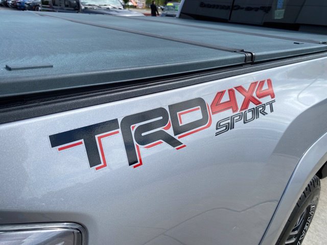 Used 2020 Toyota Tacoma TRD Sport w/ TRD Premium Sport Package AWD/4WD image 5