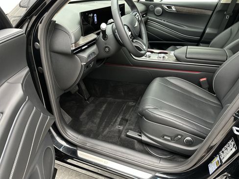 Certified 2026 Genesis GV80 2.5T Advanced AWD/4WD image 11