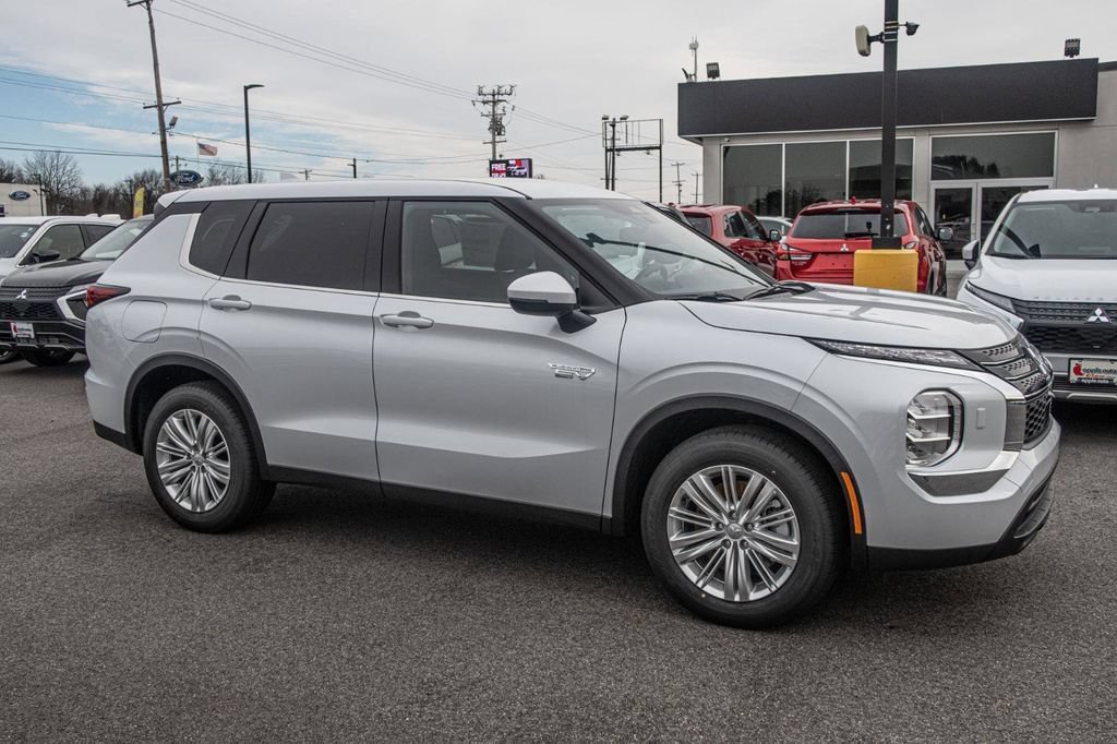 Used 2025 Mitsubishi Outlander ES AWD/4WD image 7