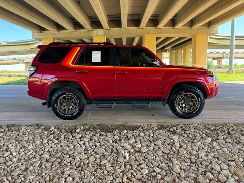 Used 2023 Toyota 4Runner 40th Anniversary SE image 2