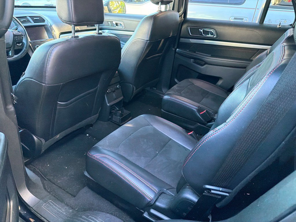 Used 2019 Ford Explorer XLT w/ Equipment Group 202A AWD/4WD image 7