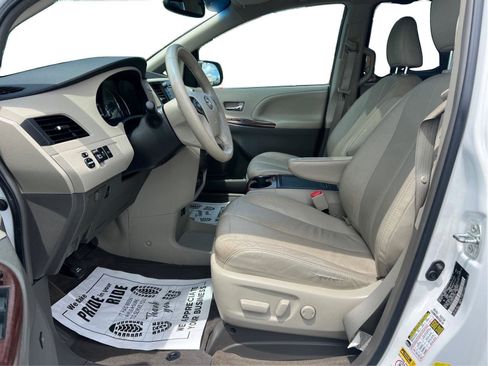 Used 2014 Toyota Sienna XLE w/ XLE Premium Package FWD image 10