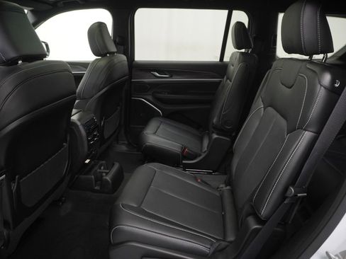 New 2026 Jeep Grand Cherokee L Limited AWD/4WD image 17