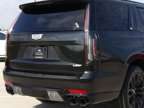 Used 2024 Cadillac Escalade V w/ LPO, ONYX Package image 11