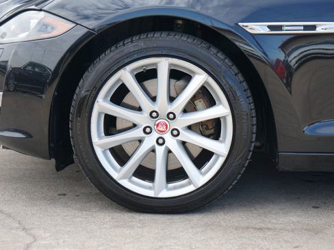 Used 2018 Jaguar XJ R-Sport image 14