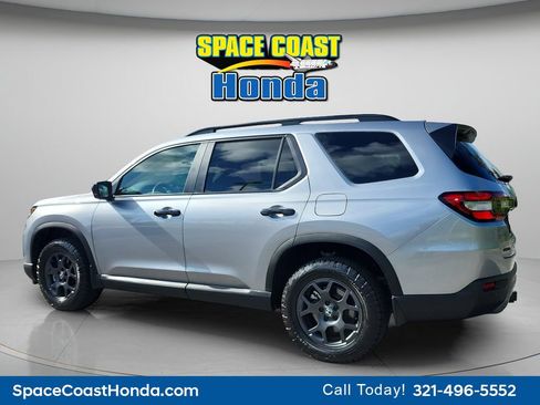 Certified 2025 Honda Pilot TrailSport image 12
