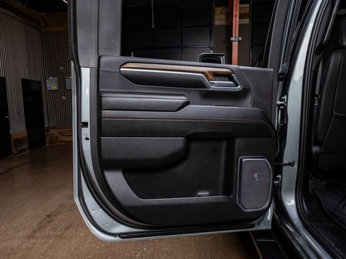 Used 2024 Chevrolet Silverado 3500 High Country image 38