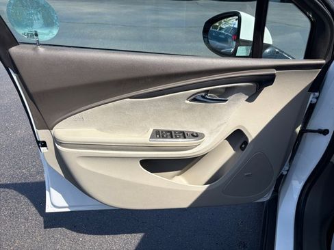 Used 2014 Chevrolet Volt Premium w/ Premium Trim Package FWD image 17