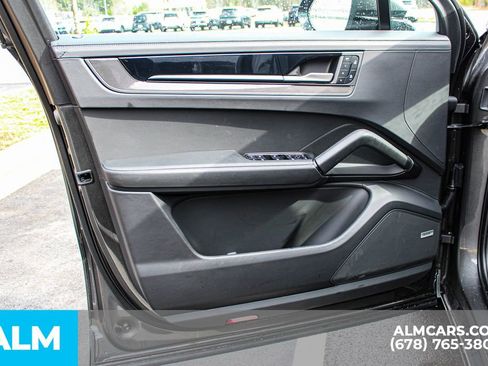 Used 2025 Porsche Cayenne GTS w/ Technology Package image 33