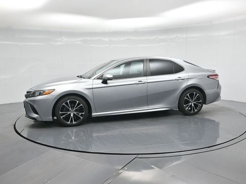 Used 2020 Toyota Camry SE image 26