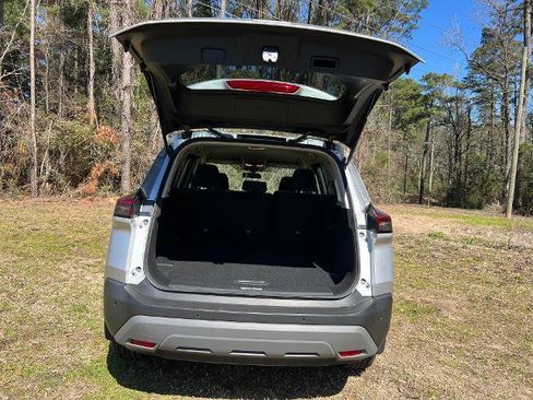 Used 2023 Nissan Rogue SV image 7