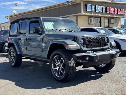 Used 2024 Jeep Wrangler Unlimited w/ Convenience Group AWD/4WD image 6