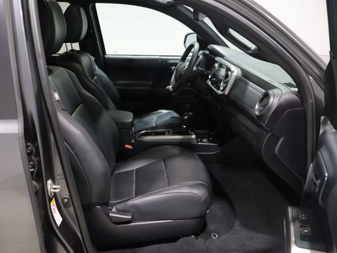 Used 2019 Toyota Tacoma Limited AWD/4WD image 23