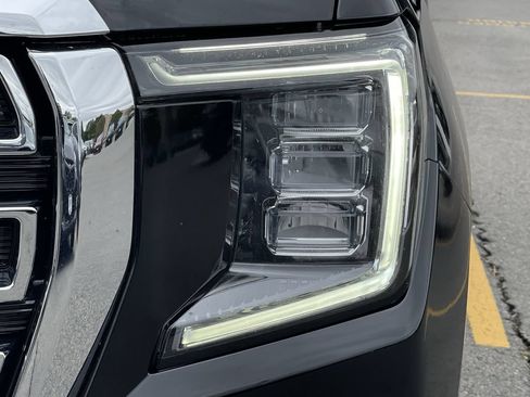 Used 2022 GMC Yukon XL SLT w/ SLT Luxury Package AWD/4WD image 16