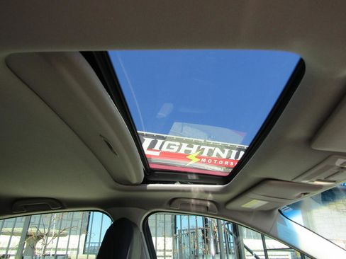 Used 2013 Acura ILX w/ Technology Package image 8