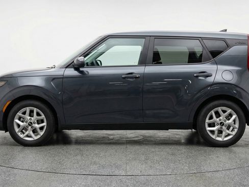 Used 2025 Kia Soul LX w/ LX Technology Package FWD image 5