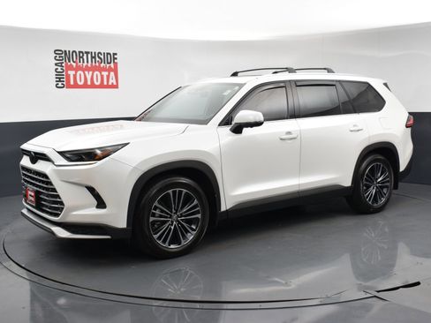 Used 2024 Toyota Grand Highlander AWD Hybrid image 8
