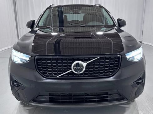 Certified 2025 Volvo XC40 B5 Plus AWD/4WD image 3