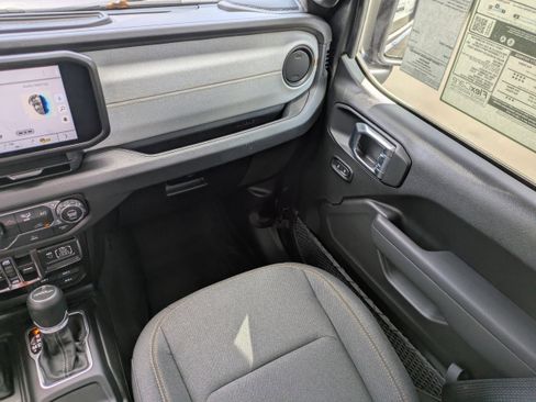 New 2025 Jeep Gladiator Sport image 18