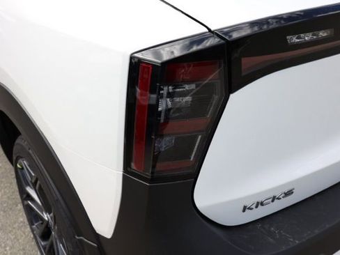 New 2026 Nissan Kicks SR image 7