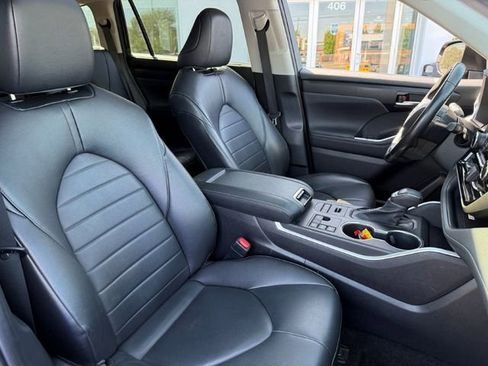 Used 2023 Toyota Highlander XLE AWD/4WD image 27