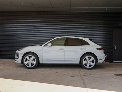 Certified 2026 Porsche Macan AWD/4WD image 2