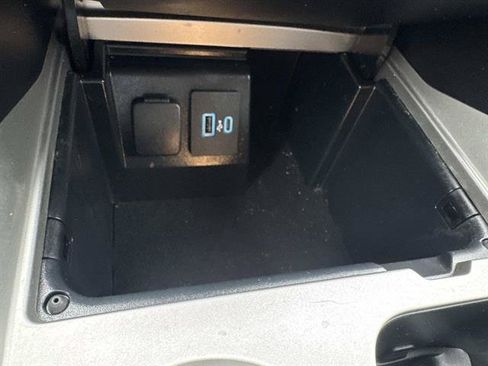 Used 2023 Ford Explorer XLT AWD/4WD image 18