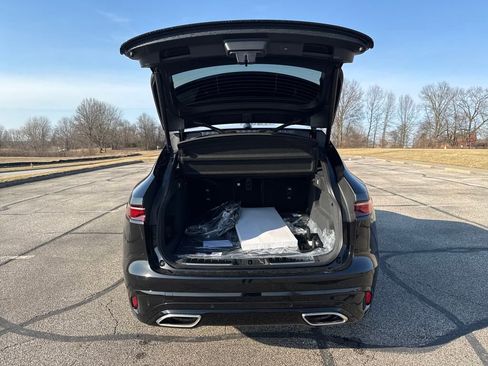 Used 2026 Jaguar F-PACE R-Dynamic S AWD/4WD image 15