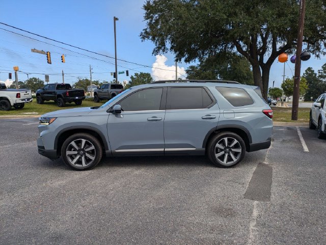 Used 2025 Honda Pilot Touring image 8