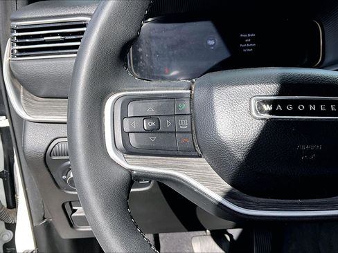 Used 2024 Jeep Wagoneer Series III AWD/4WD image 11