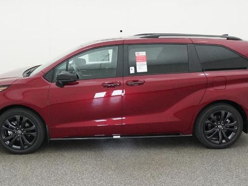 New 2026 Toyota Sienna XSE FWD image 17
