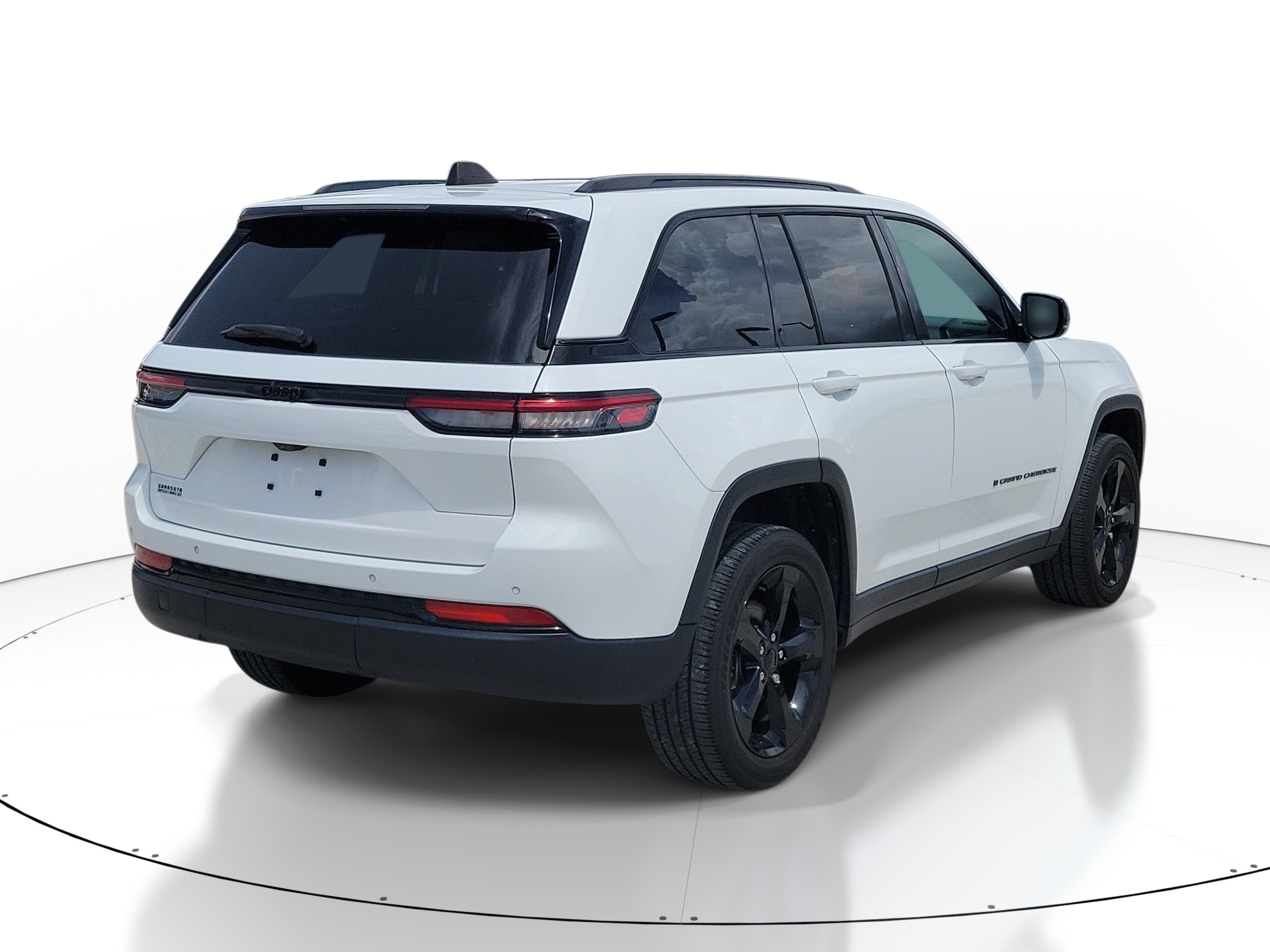 Used 2024 Jeep Grand Cherokee Altitude RWD image 6