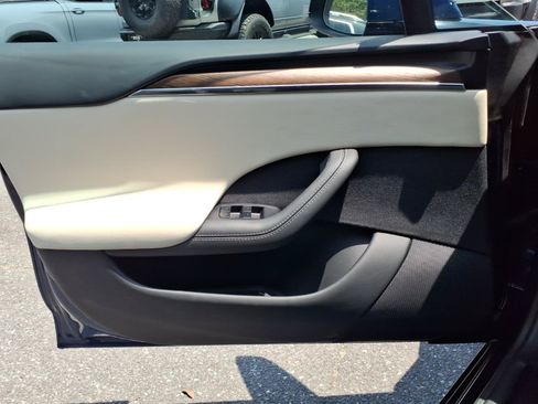 Used 2022 Tesla Model S AWD/4WD image 26