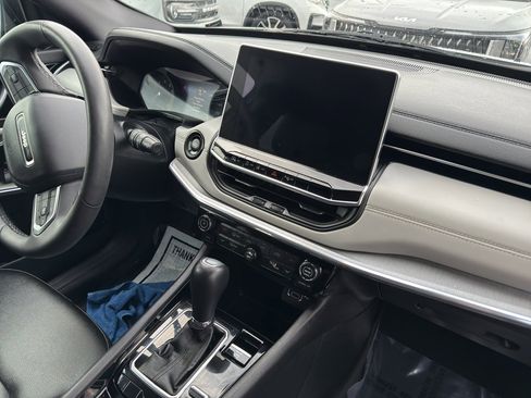 Used 2023 Jeep Compass Limited image 18