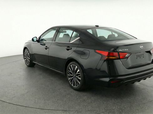 Used 2025 Nissan Altima 2.5 SV FWD image 6