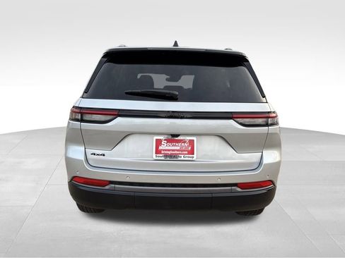 New 2026 Jeep Grand Cherokee Altitude image 4