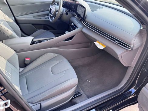 Used 2025 Hyundai Elantra SEL FWD image 23