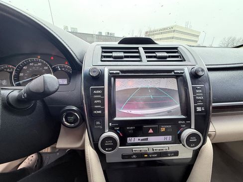 Used 2014 Toyota Camry XLE w/ Leather Package image 13