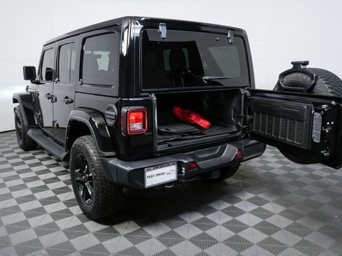 Used 2022 Jeep Wrangler Unlimited Sahara image 26