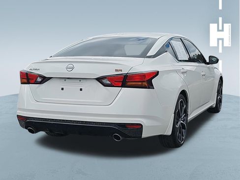 Used 2024 Nissan Altima 2.5 SR w/ SR Premium Package image 3