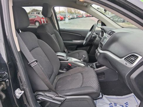 Used 2018 Dodge Journey SE FWD image 9