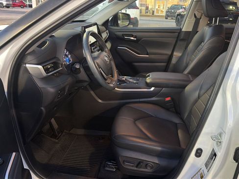 Used 2023 Toyota Highlander XLE FWD image 10