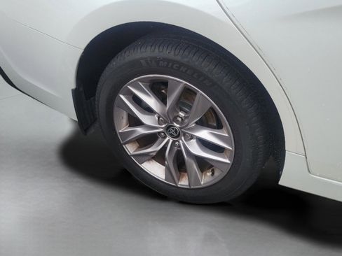 Used 2021 Toyota Avalon XLE w/ Moonroof Package FWD image 20