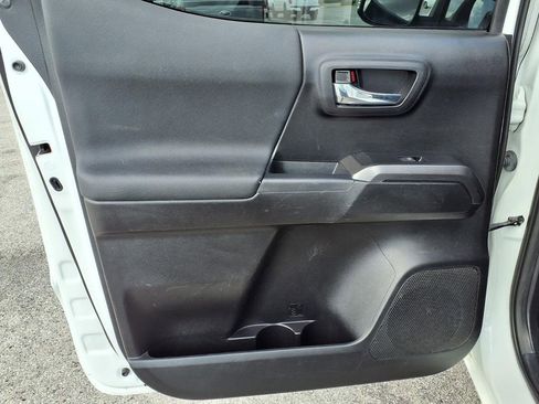 Used 2021 Toyota Tacoma TRD Off-Road w/ Technology Package image 19