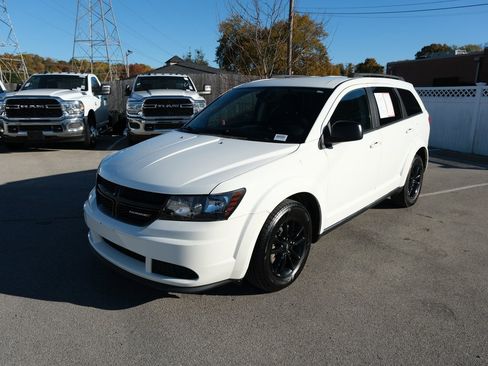 Used 2020 Dodge Journey SE w/ Blacktop Package image 11