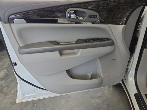 Used 2014 Buick Enclave Leather FWD image 12