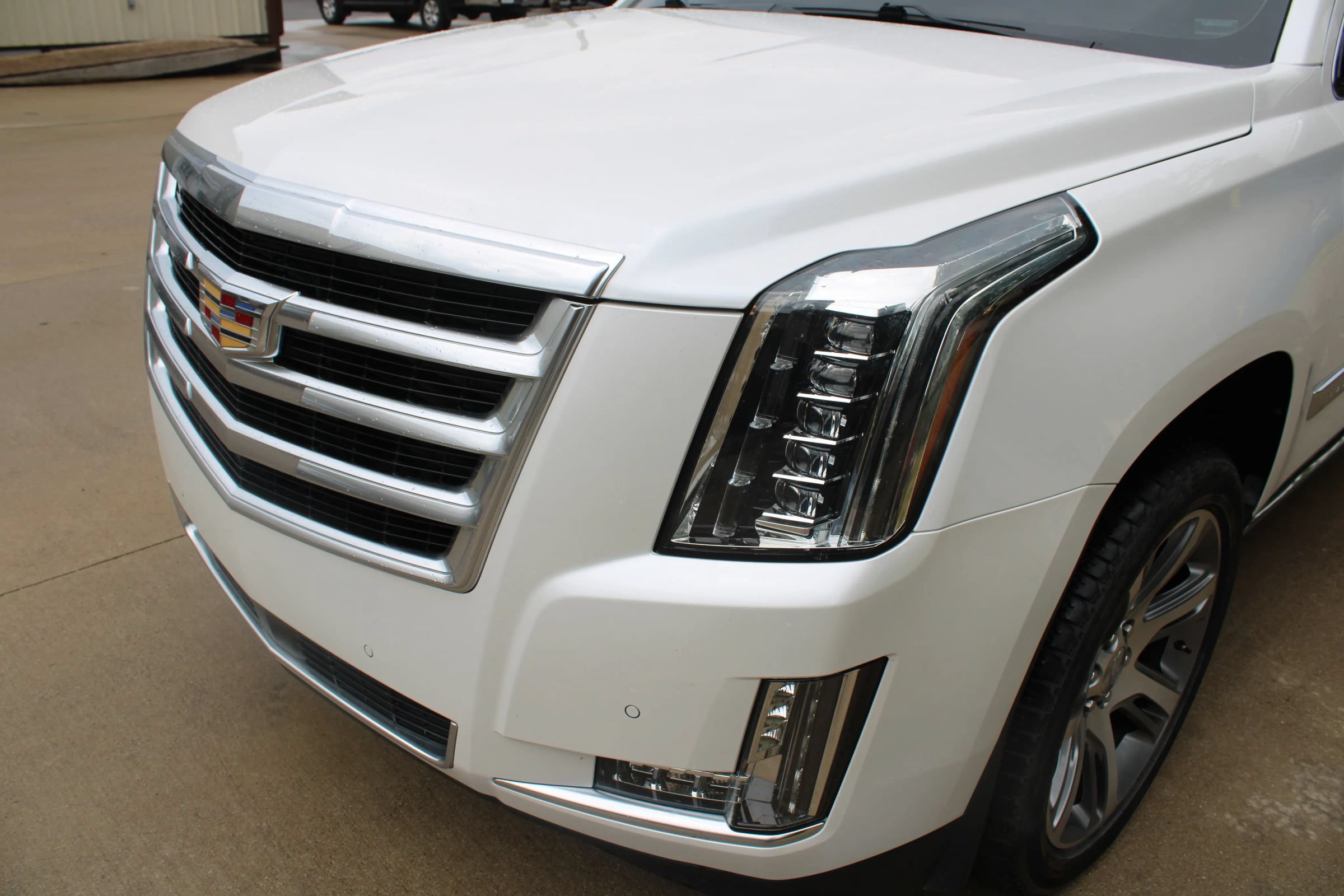 Used 2016 Cadillac Escalade Premium AWD/4WD image 3